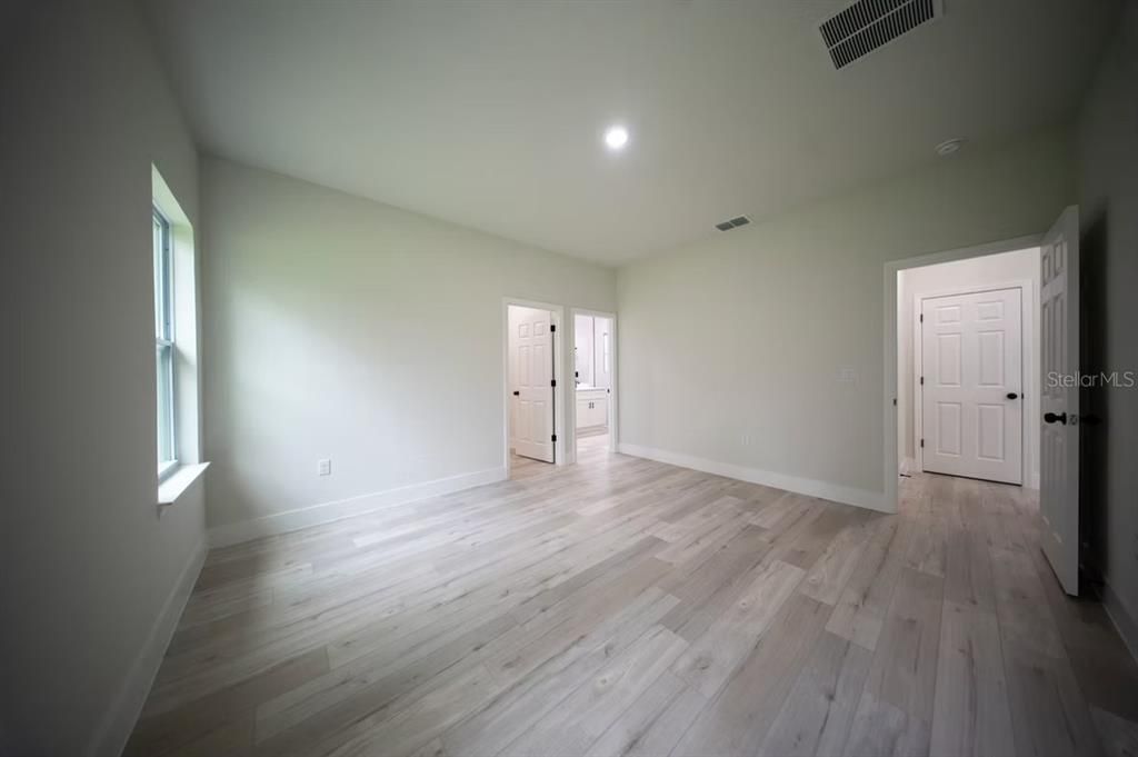 Active With Contract: $265,900 (3 beds, 2 baths, 1529 Square Feet)