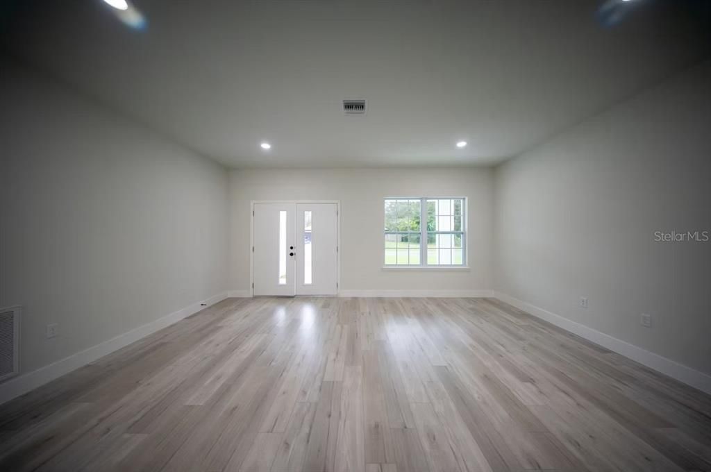 Active With Contract: $265,900 (3 beds, 2 baths, 1529 Square Feet)