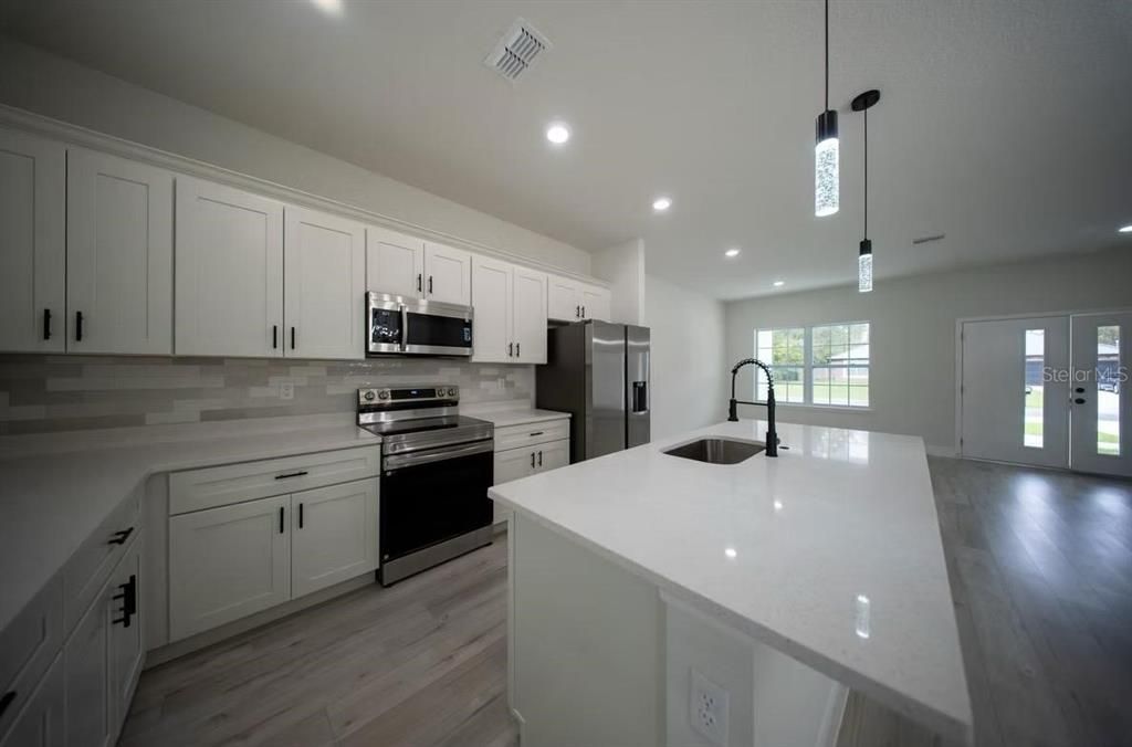 Active With Contract: $265,900 (3 beds, 2 baths, 1529 Square Feet)
