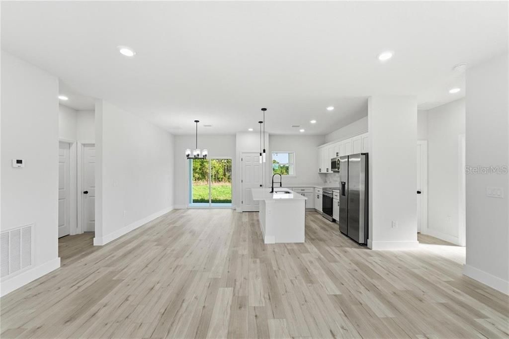 Active With Contract: $265,900 (3 beds, 2 baths, 1529 Square Feet)