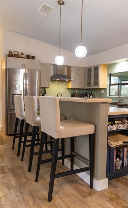 For Sale: $719,000 (2 beds, 2 baths, 1296 Square Feet)