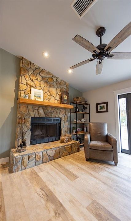For Sale: $719,000 (2 beds, 2 baths, 1296 Square Feet)