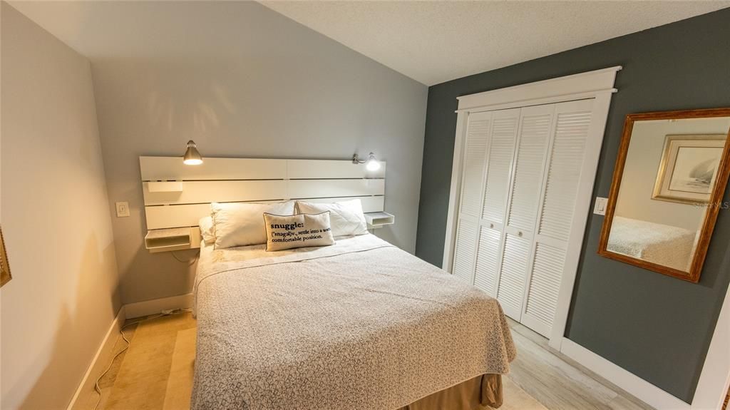 For Sale: $719,000 (2 beds, 2 baths, 1296 Square Feet)