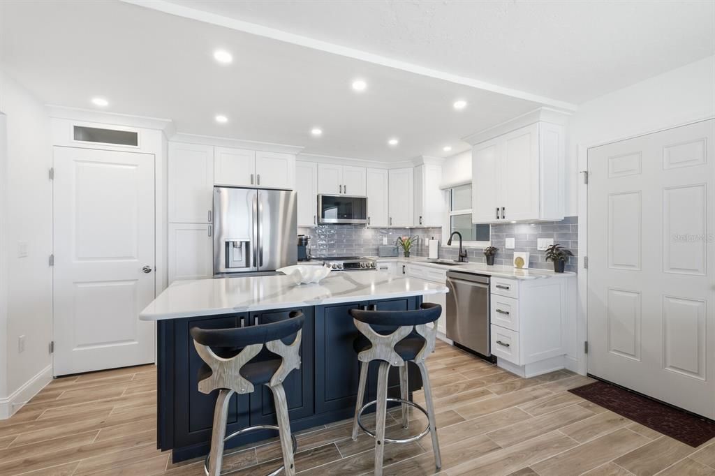 На продажу: $1,755,000 (2 спален, 2 ванн, 1098 Квадратных фут)