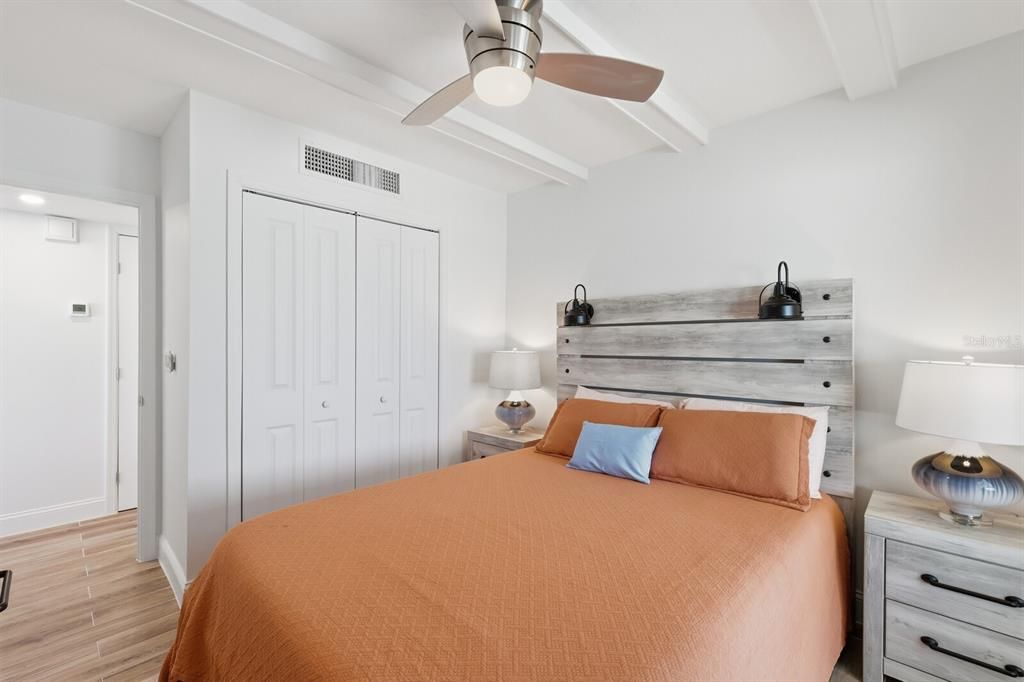 На продажу: $1,755,000 (2 спален, 2 ванн, 1098 Квадратных фут)