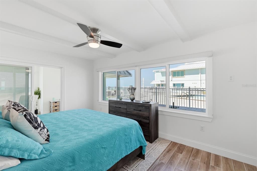 На продажу: $1,755,000 (2 спален, 2 ванн, 1098 Квадратных фут)