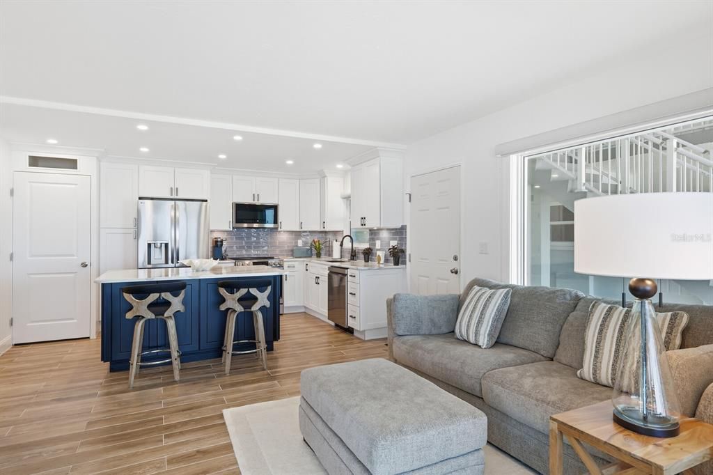 На продажу: $1,755,000 (2 спален, 2 ванн, 1098 Квадратных фут)