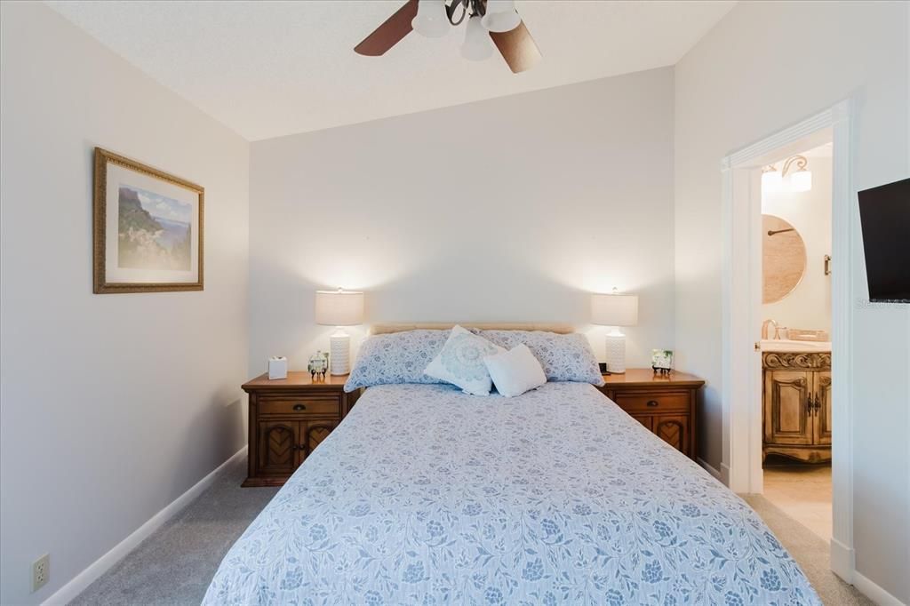 For Sale: $298,500 (2 beds, 2 baths, 1190 Square Feet)
