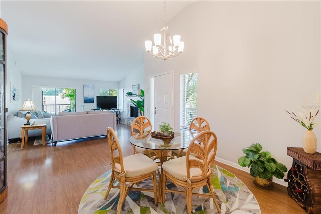 For Sale: $298,500 (2 beds, 2 baths, 1190 Square Feet)