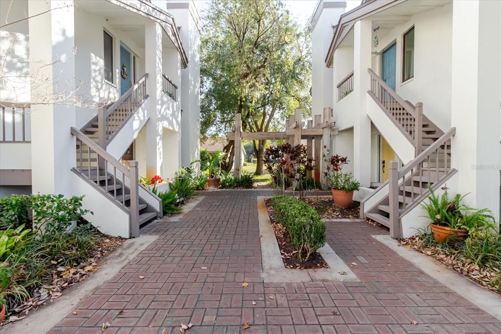 For Sale: $298,500 (2 beds, 2 baths, 1190 Square Feet)