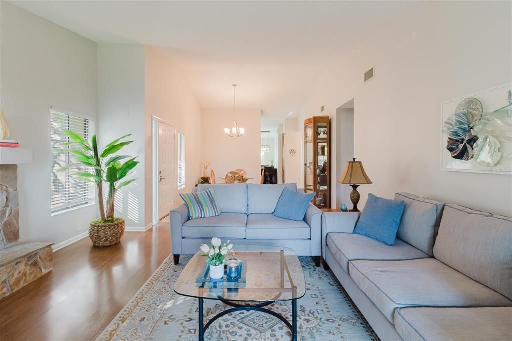 For Sale: $298,500 (2 beds, 2 baths, 1190 Square Feet)