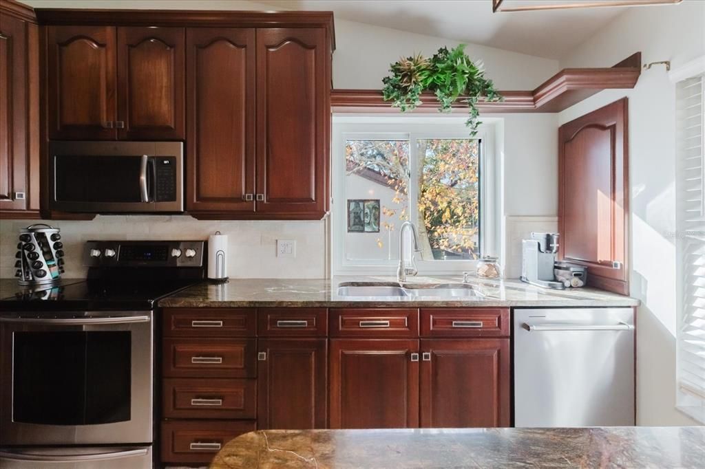 For Sale: $298,500 (2 beds, 2 baths, 1190 Square Feet)