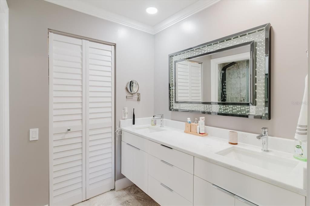 For Sale: $298,500 (2 beds, 2 baths, 1190 Square Feet)