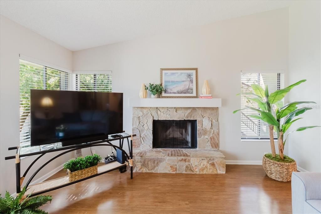 For Sale: $298,500 (2 beds, 2 baths, 1190 Square Feet)