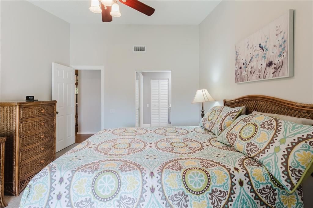 For Sale: $298,500 (2 beds, 2 baths, 1190 Square Feet)