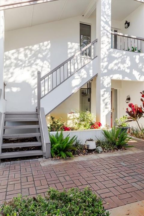 For Sale: $298,500 (2 beds, 2 baths, 1190 Square Feet)