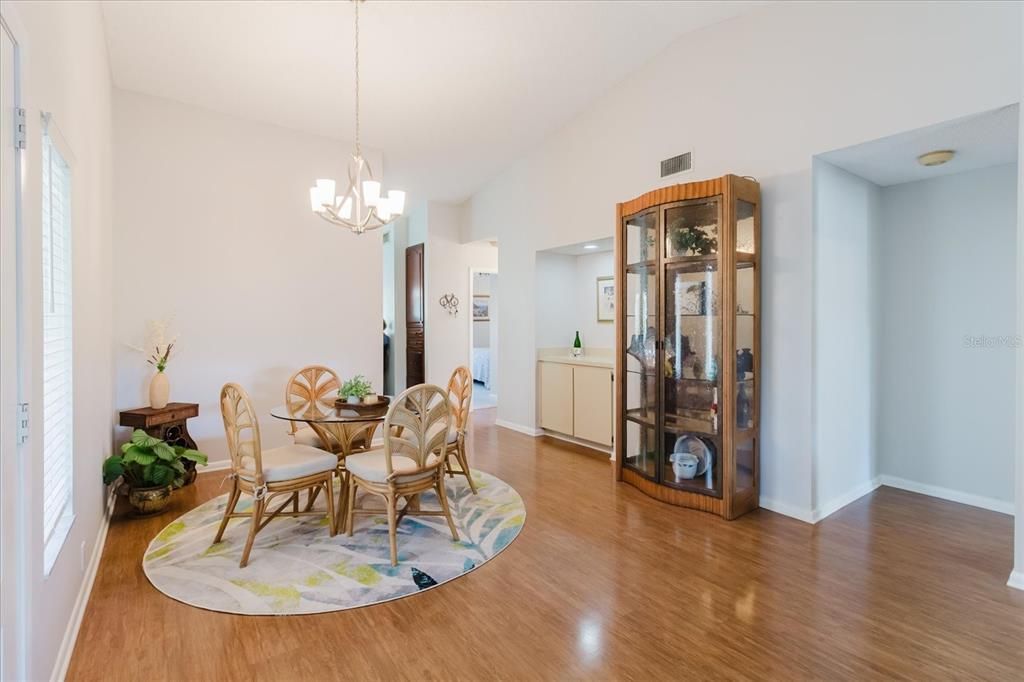 For Sale: $298,500 (2 beds, 2 baths, 1190 Square Feet)