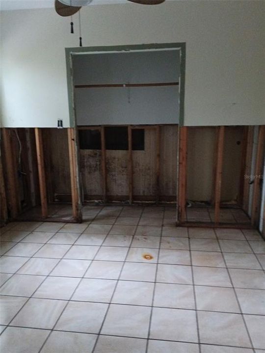 For Sale: $99,000 (3 beds, 2 baths, 1086 Square Feet)