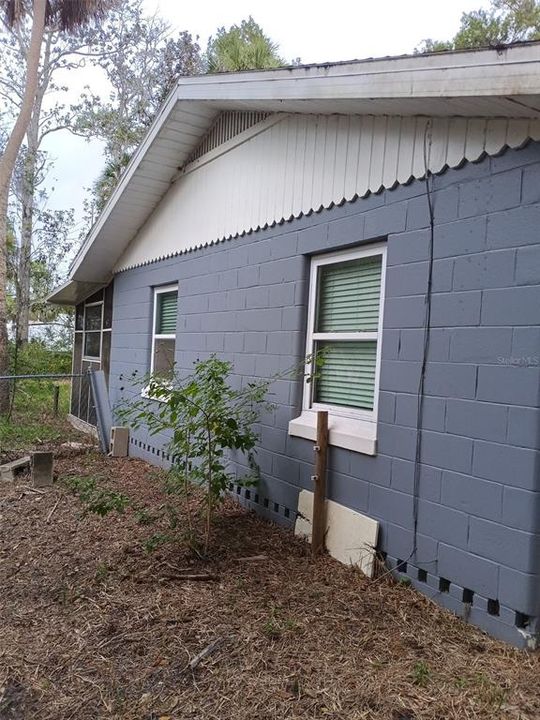 For Sale: $99,000 (3 beds, 2 baths, 1086 Square Feet)