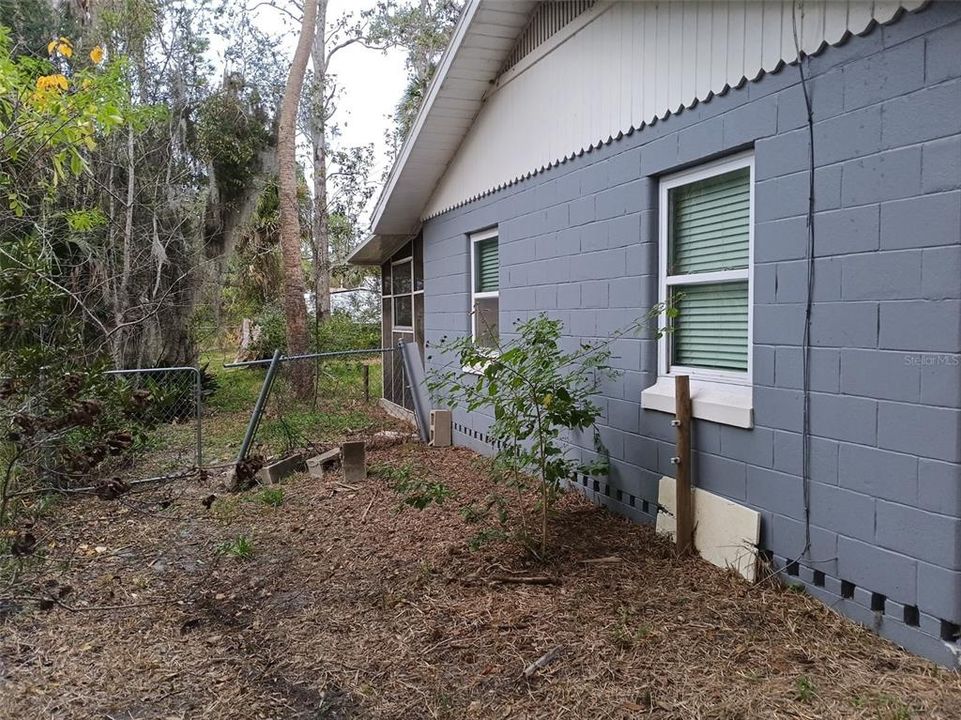For Sale: $99,000 (3 beds, 2 baths, 1086 Square Feet)
