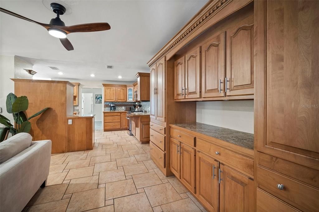 En Venta: $1,650,000 (9 camas, 5 baños, 5134 Pies cuadrados)