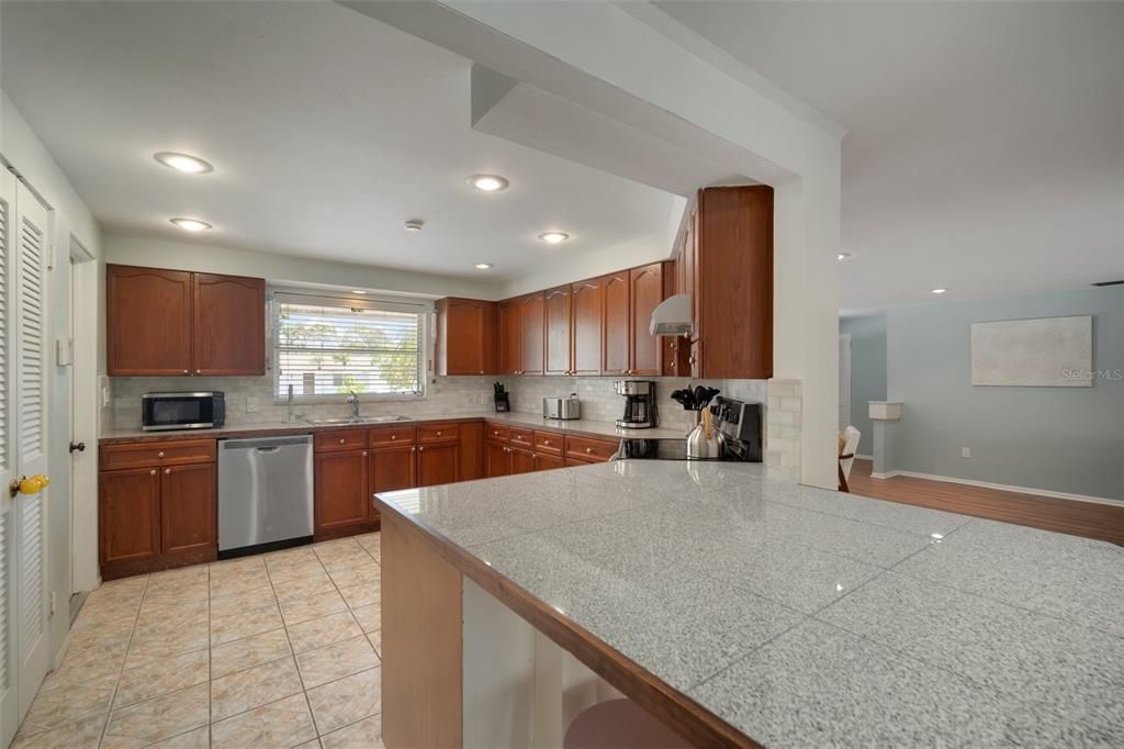 En Venta: $1,650,000 (9 camas, 5 baños, 5134 Pies cuadrados)