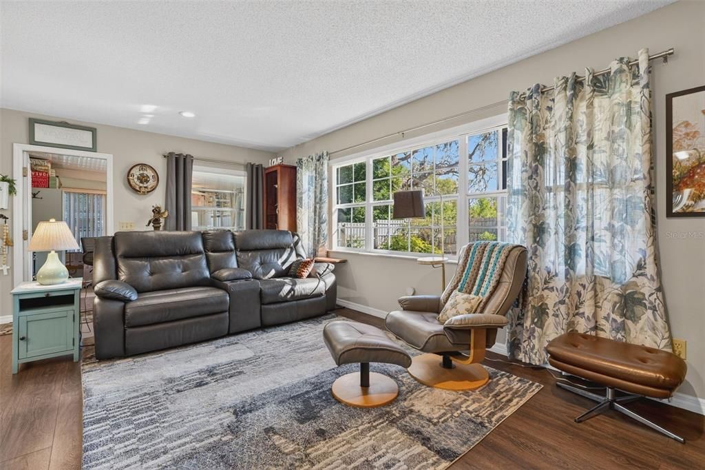 На продажу: $279,900 (2 спален, 2 ванн, 1532 Квадратных фут)