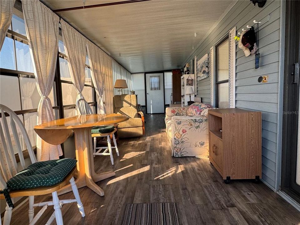 For Sale: $87,000 (1 beds, 1 baths, 670 Square Feet)