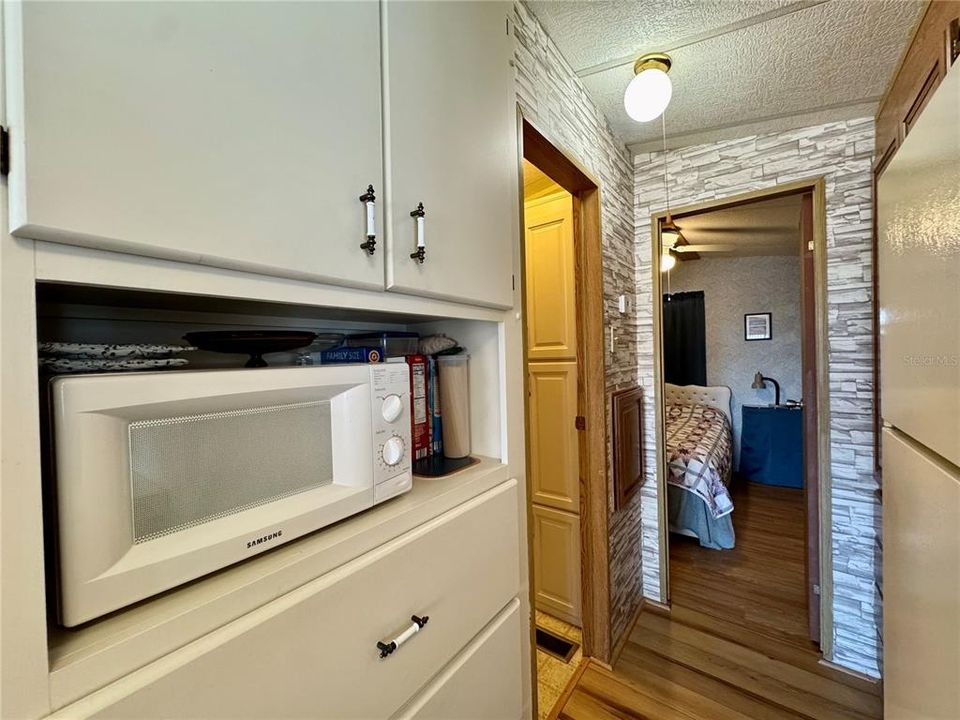 For Sale: $87,000 (1 beds, 1 baths, 670 Square Feet)
