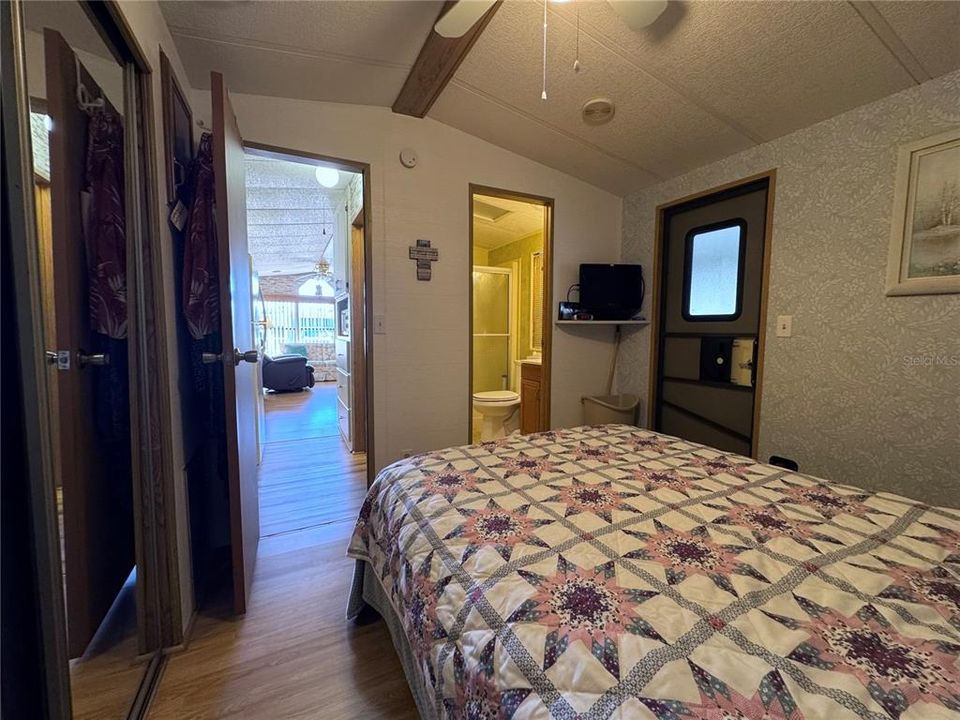 For Sale: $87,000 (1 beds, 1 baths, 670 Square Feet)