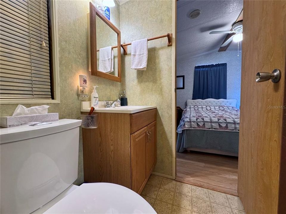 For Sale: $87,000 (1 beds, 1 baths, 670 Square Feet)