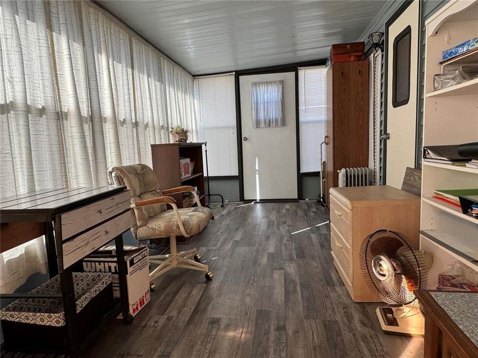 For Sale: $87,000 (1 beds, 1 baths, 670 Square Feet)