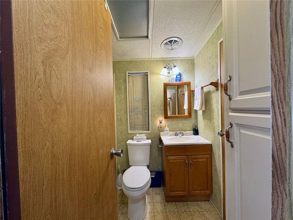 For Sale: $87,000 (1 beds, 1 baths, 670 Square Feet)