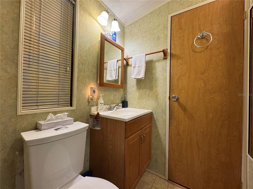 For Sale: $87,000 (1 beds, 1 baths, 670 Square Feet)