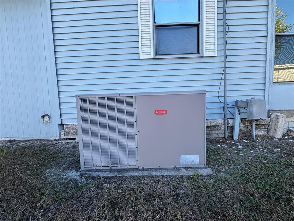 For Sale: $87,000 (1 beds, 1 baths, 670 Square Feet)