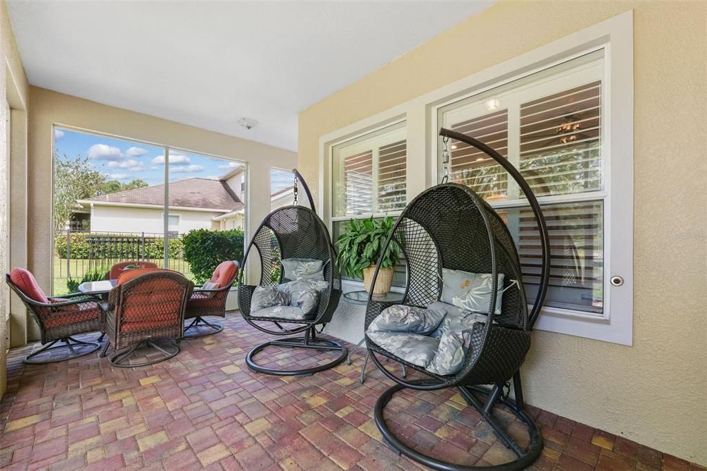 For Sale: $469,500 (3 beds, 2 baths, 2583 Square Feet)