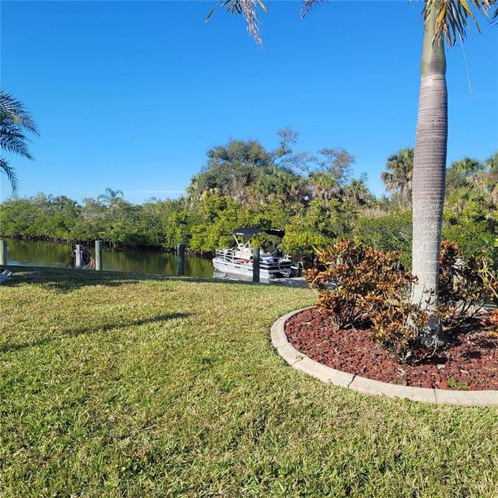 For Sale: $299,900 (2 beds, 2 baths, 1120 Square Feet)