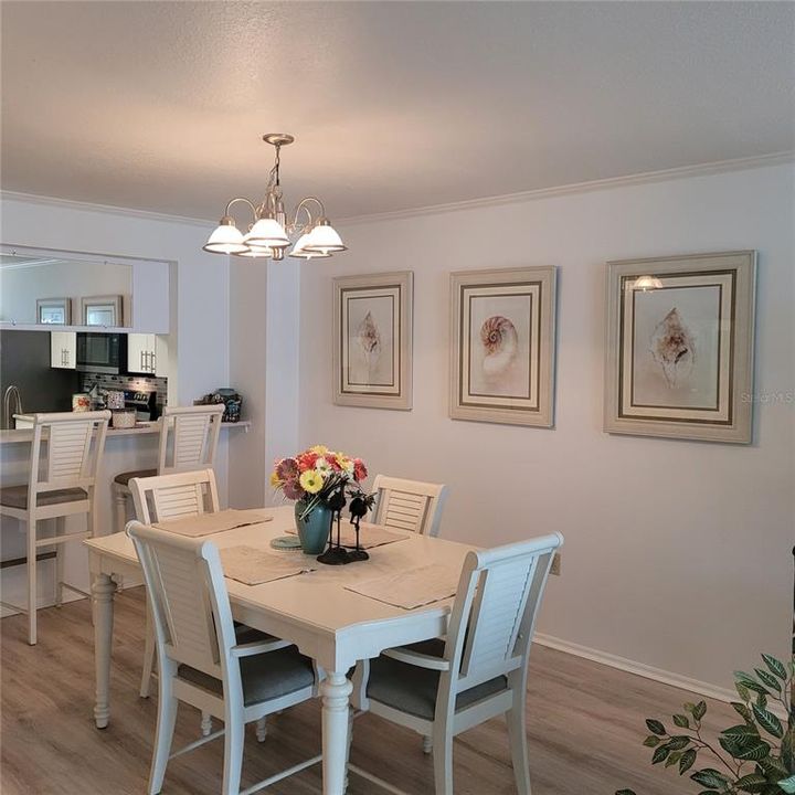 For Sale: $299,900 (2 beds, 2 baths, 1120 Square Feet)