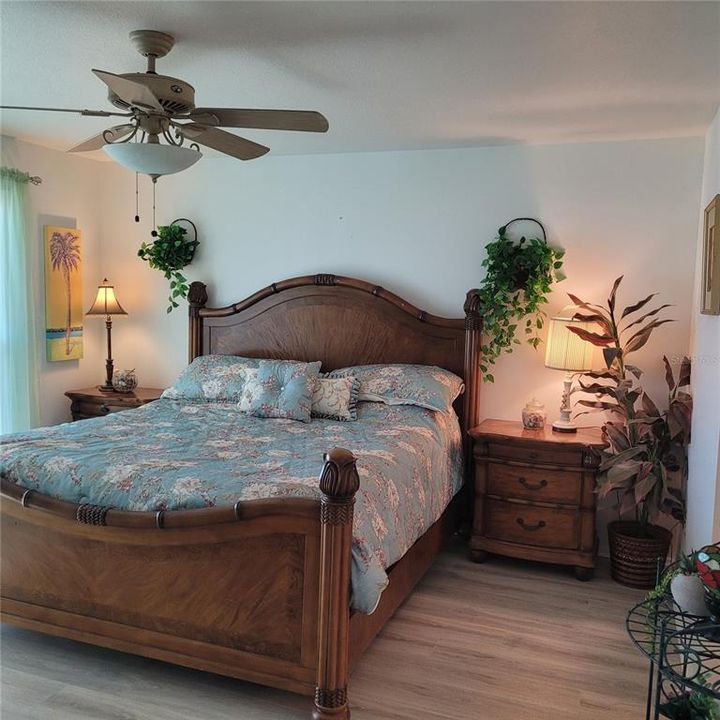 For Sale: $299,900 (2 beds, 2 baths, 1120 Square Feet)