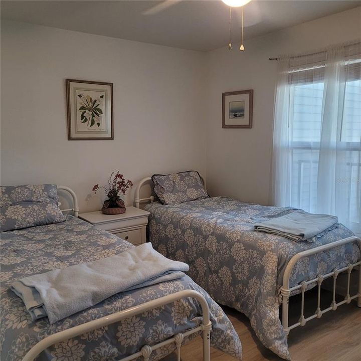 For Sale: $299,900 (2 beds, 2 baths, 1120 Square Feet)