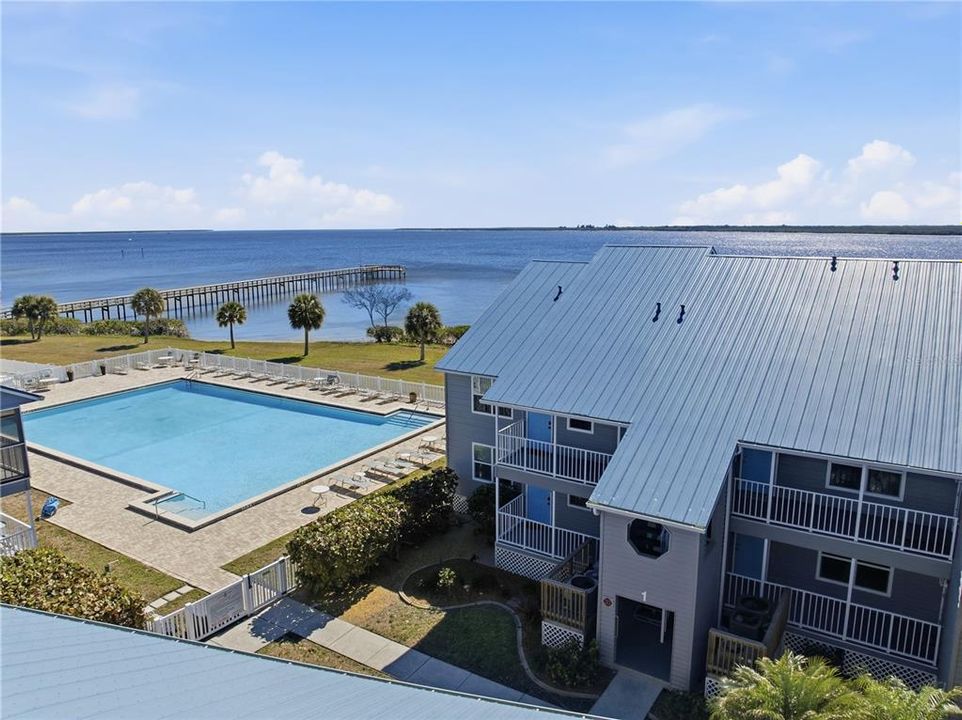 For Sale: $299,900 (2 beds, 2 baths, 1120 Square Feet)