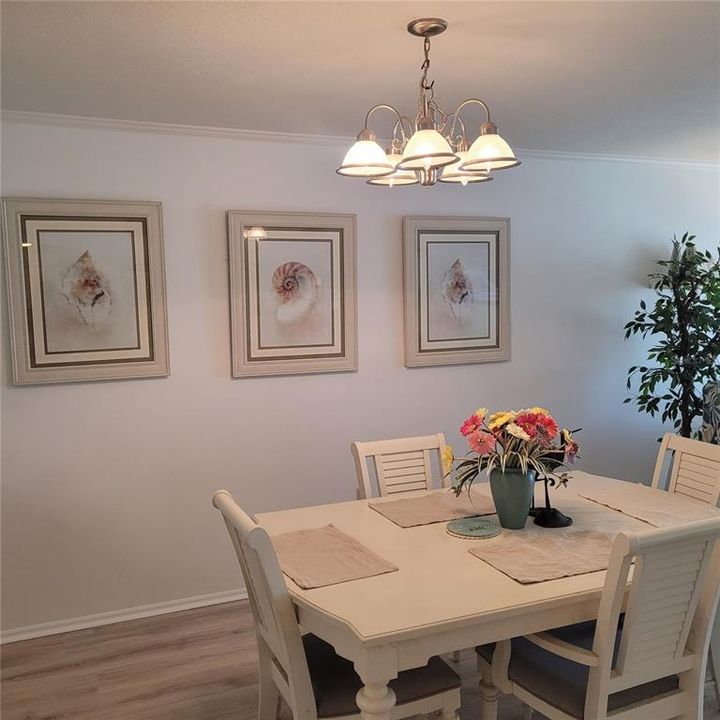 For Sale: $299,900 (2 beds, 2 baths, 1120 Square Feet)