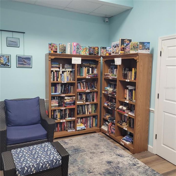 For Sale: $299,900 (2 beds, 2 baths, 1120 Square Feet)