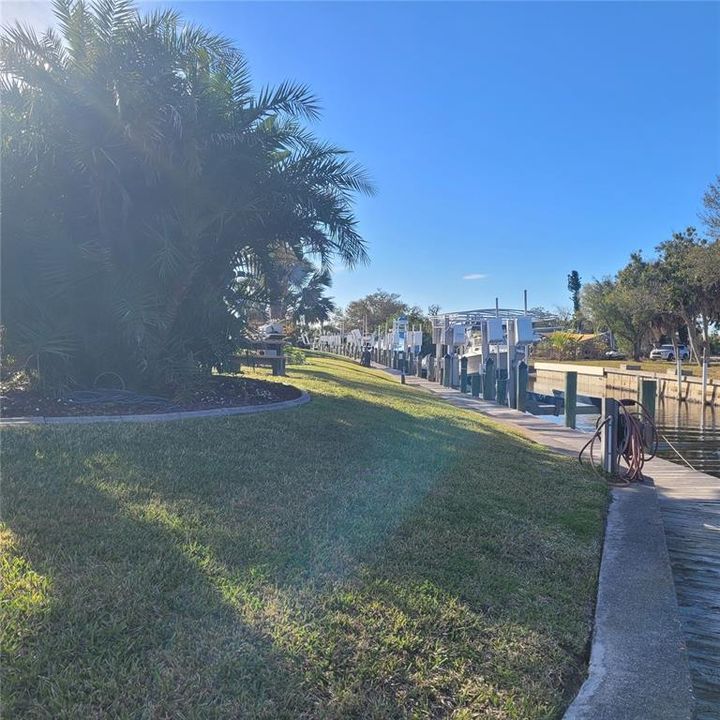 For Sale: $299,900 (2 beds, 2 baths, 1120 Square Feet)