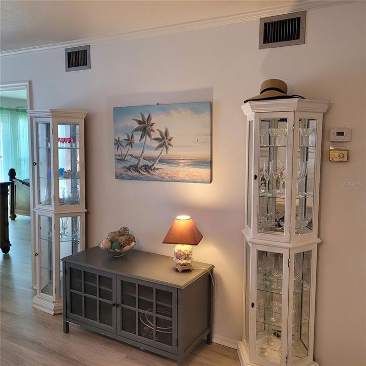 For Sale: $299,900 (2 beds, 2 baths, 1120 Square Feet)