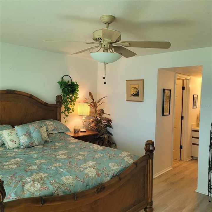 For Sale: $299,900 (2 beds, 2 baths, 1120 Square Feet)