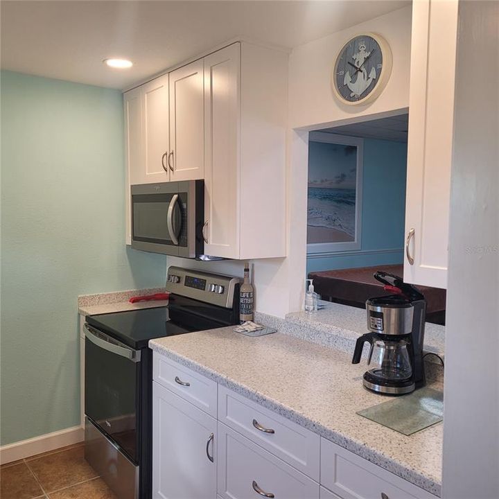 For Sale: $299,900 (2 beds, 2 baths, 1120 Square Feet)