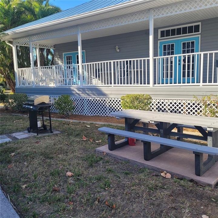 For Sale: $299,900 (2 beds, 2 baths, 1120 Square Feet)