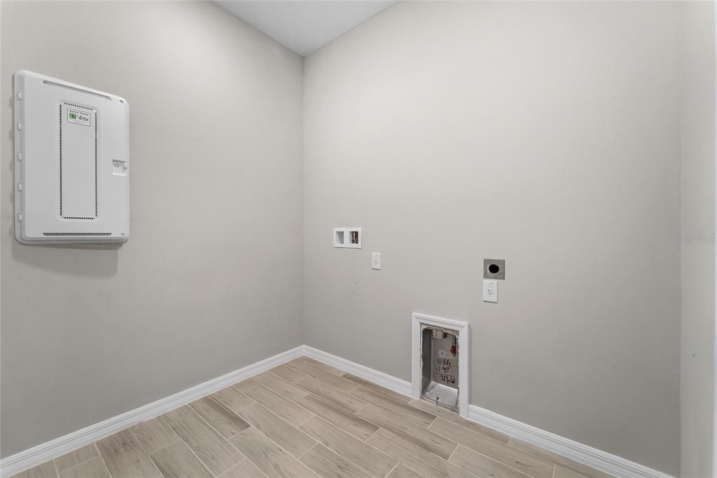 Activo con contrato: $654,000 (5 camas, 4 baños, 3461 Pies cuadrados)