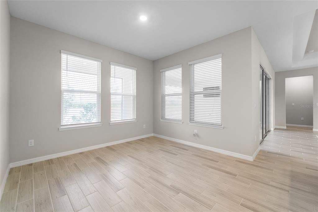 Activo con contrato: $654,000 (5 camas, 4 baños, 3461 Pies cuadrados)